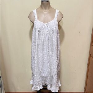 Gilligan & O'Malley vintage White Lace-Trim Chemise Nightgown